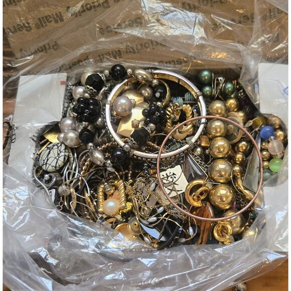 2.5 Lbs Vintage & Modern Jewelry Lot Variety Wearable and/or To Repurpose Craft - Picture 4 of 6